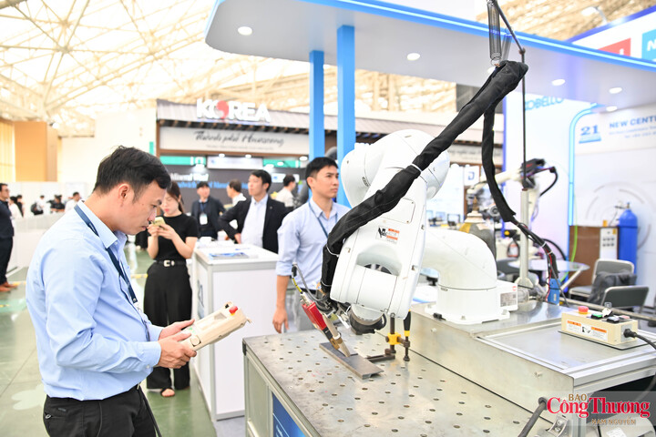 Từ robot và tự động hóa đến điện tử và chất bán dẫn, những công nghệ đang định hình tương lai của ngành sản xuất đang nổi lên ở Hà Nội, mang đến cho các công ty trong nước cơ hội tăng công suất, tăng tỷ lệ nội địa hóa và từng bước tiến sâu hơn vào chuỗi giá trị toàn cầu.